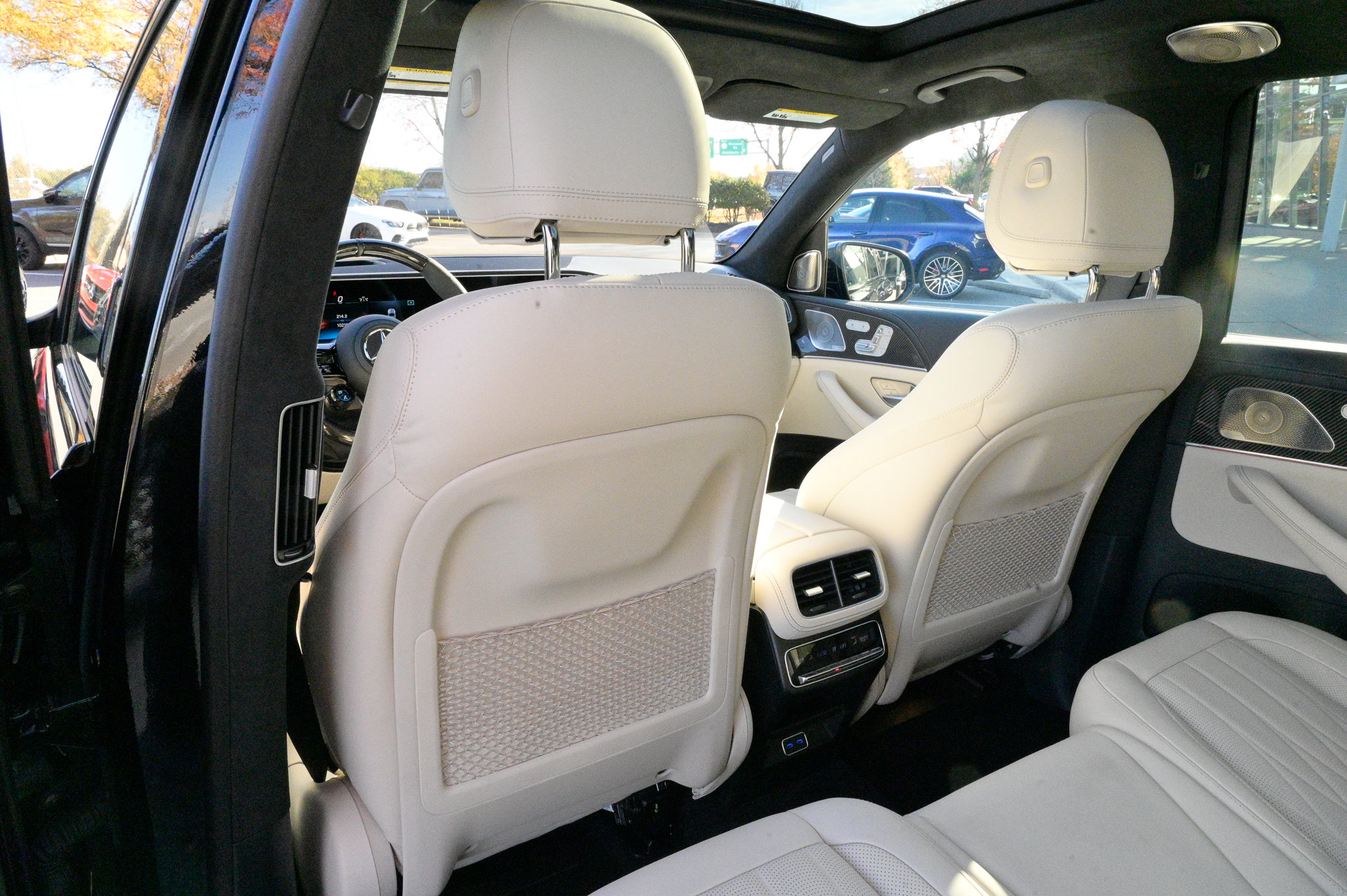 Used 2025 Mercedes-Benz GLS 63 AMG 4MATIC image 32