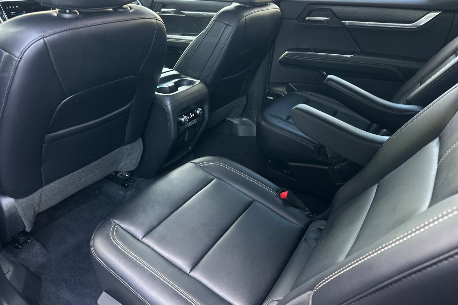 Used 2026 GMC Acadia Elevation w/ Elevation Premium Package FWD image 14
