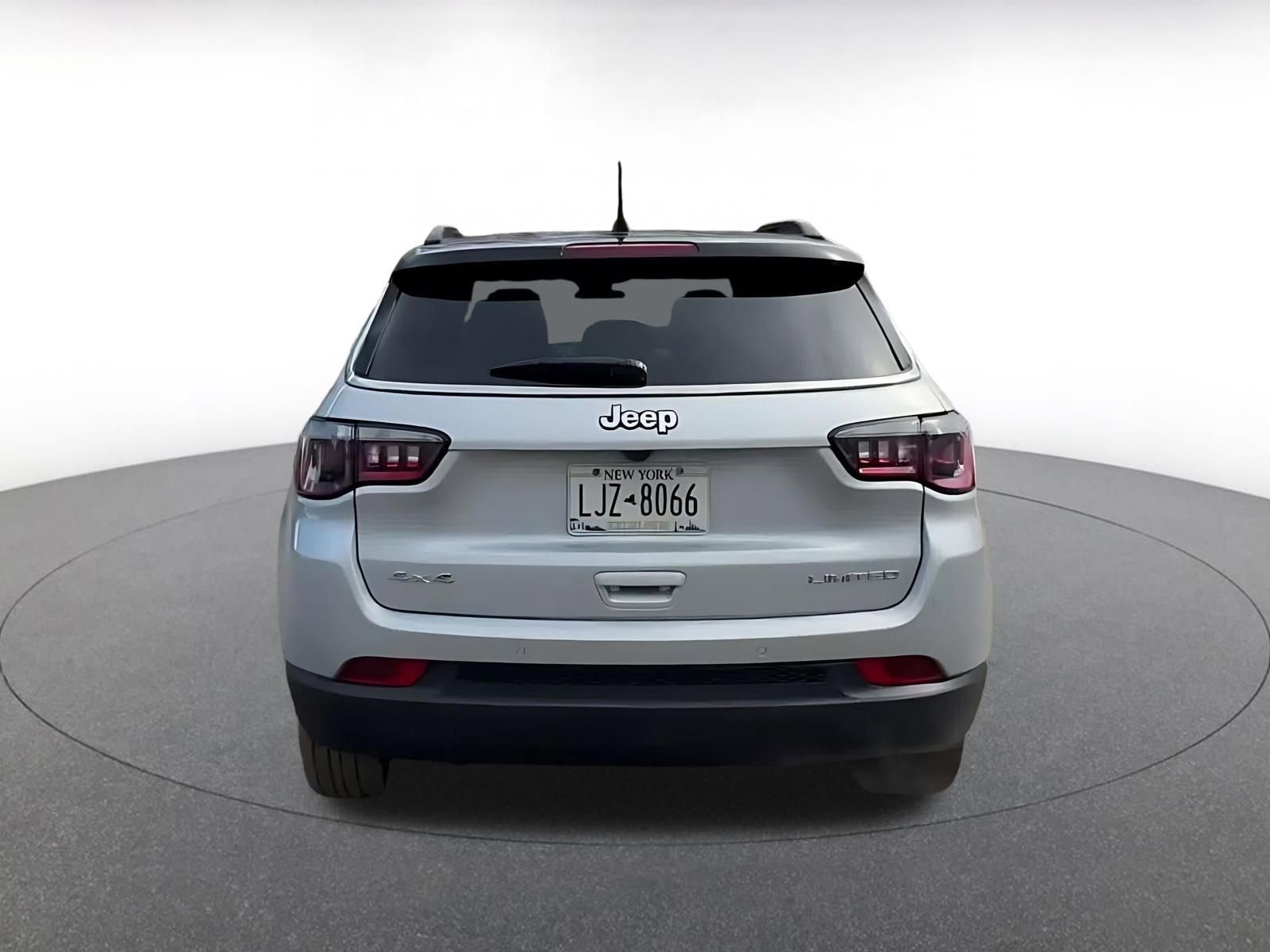 Used 2025 Jeep Compass Limited image 12