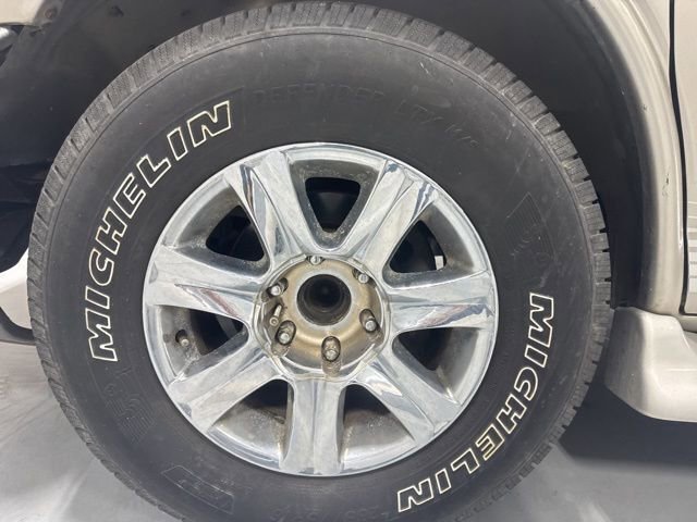 Used 2003 Chevrolet Express 1500 w/ Preferred Equipment Group 4 RWD image 11