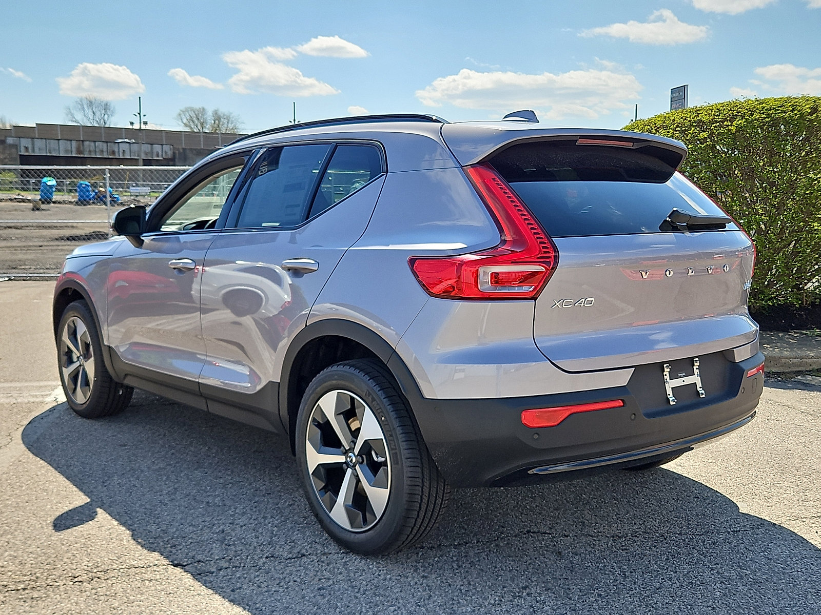 New 2026 Volvo XC40 B5 Plus w/ Climate Package AWD/4WD image 4