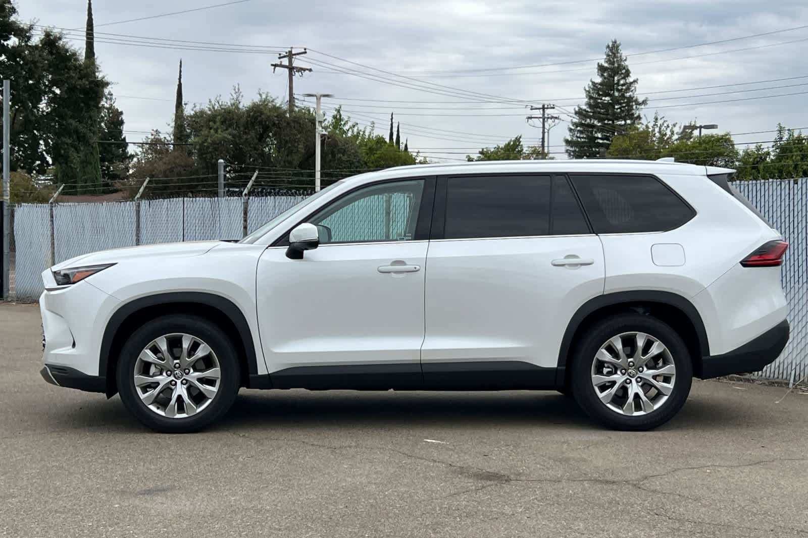 Used 2026 Toyota Grand Highlander AWD image 2