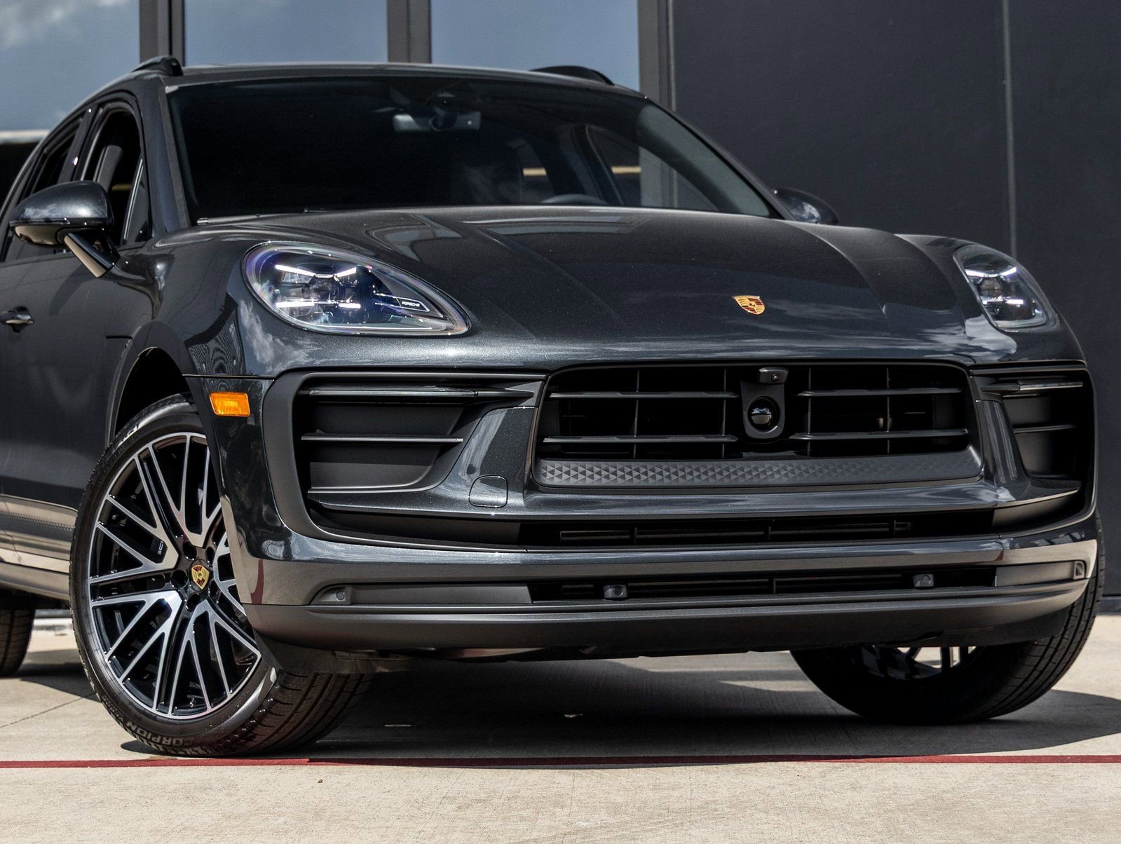 Used 2026 Porsche Macan image 9