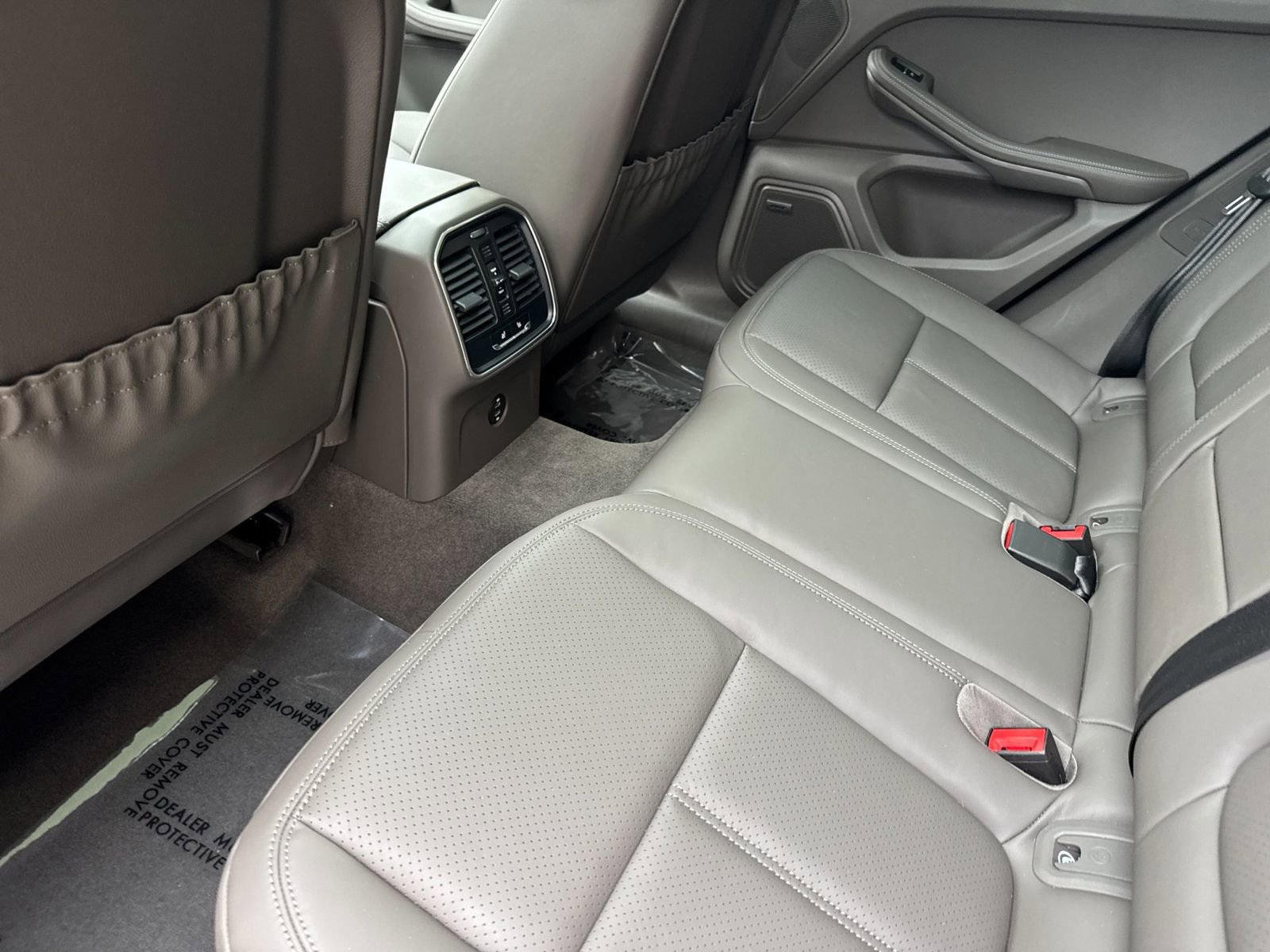 Certified 2025 Porsche Macan AWD/4WD image 14