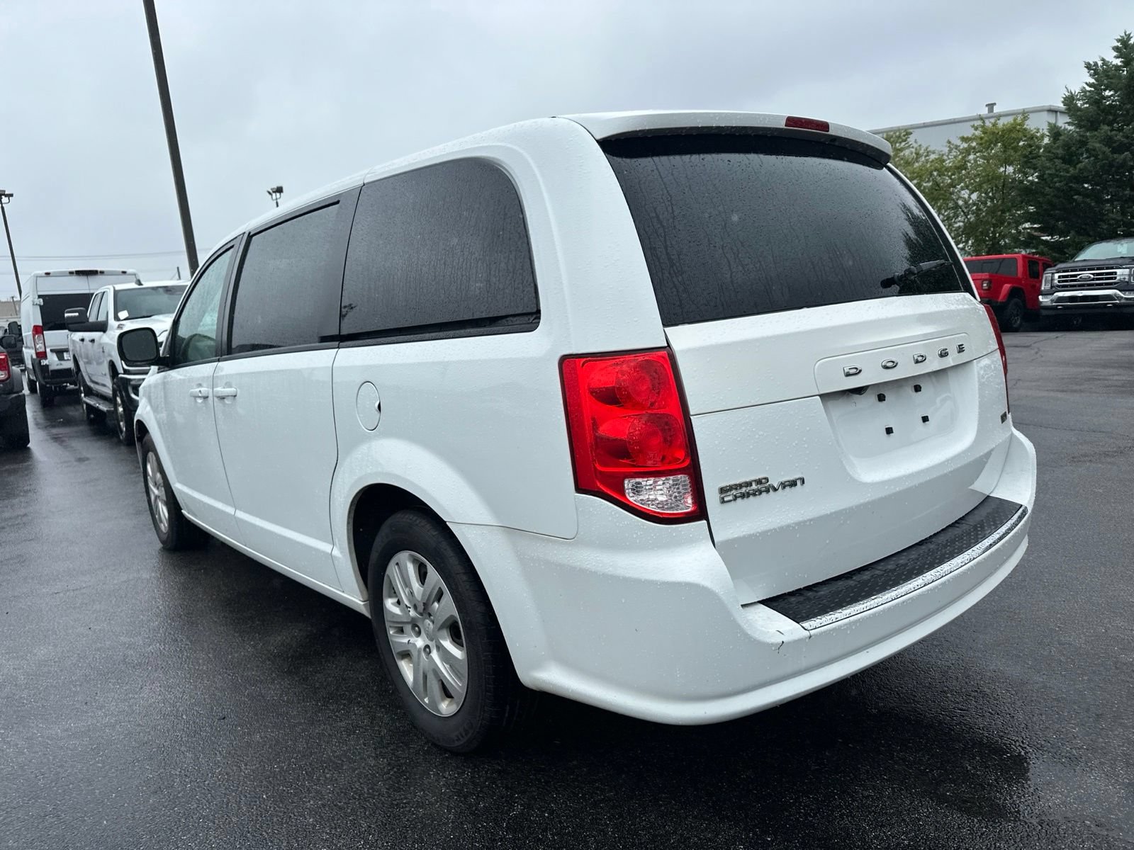 Used 2018 Dodge Grand Caravan SE w/ UConnect Hands-Free Group FWD image 7