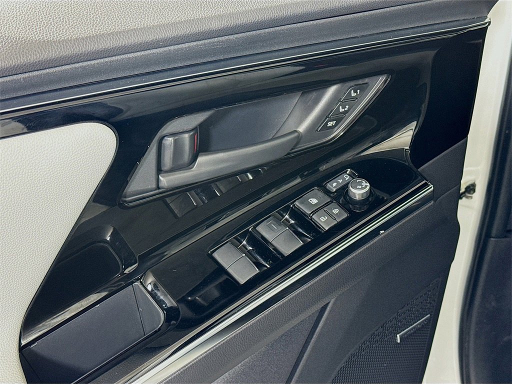 Used 2023 Subaru Solterra AWD image 18