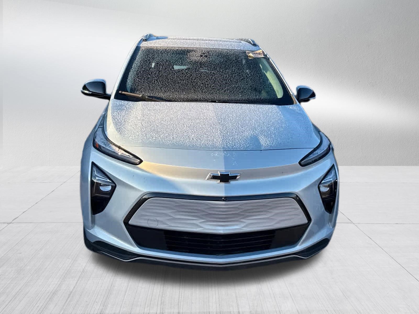 Used 2023 Chevrolet Bolt EUV Premier w/ Sun & Sound Package image 2