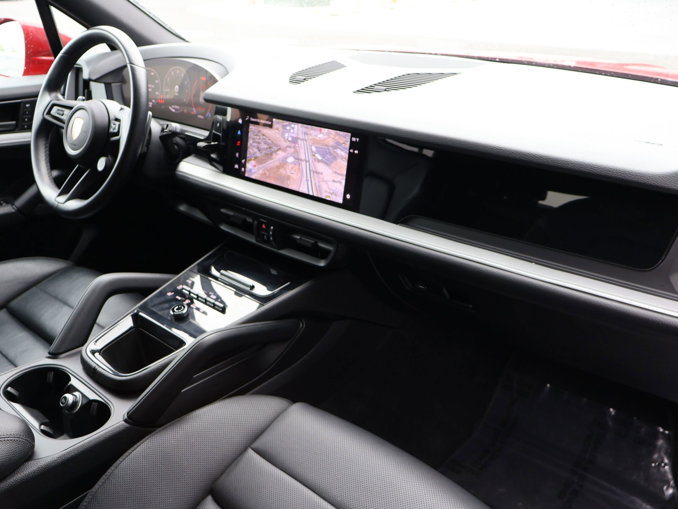 Used 2024 Porsche Cayenne image 27