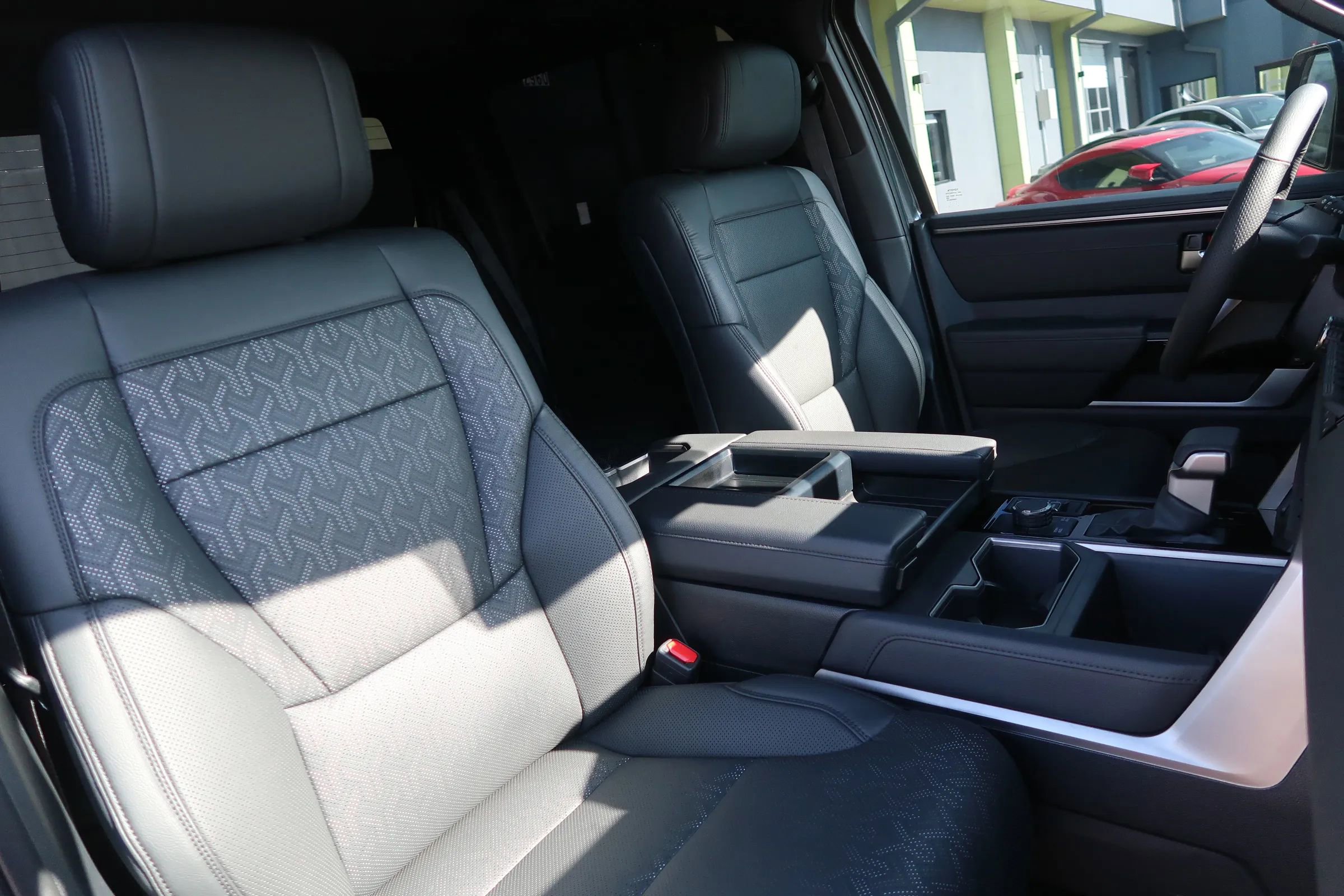 Used 2025 Toyota Tundra Limited image 28