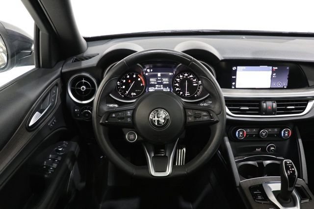 Used 2023 Alfa Romeo Stelvio Ti AWD/4WD image 11