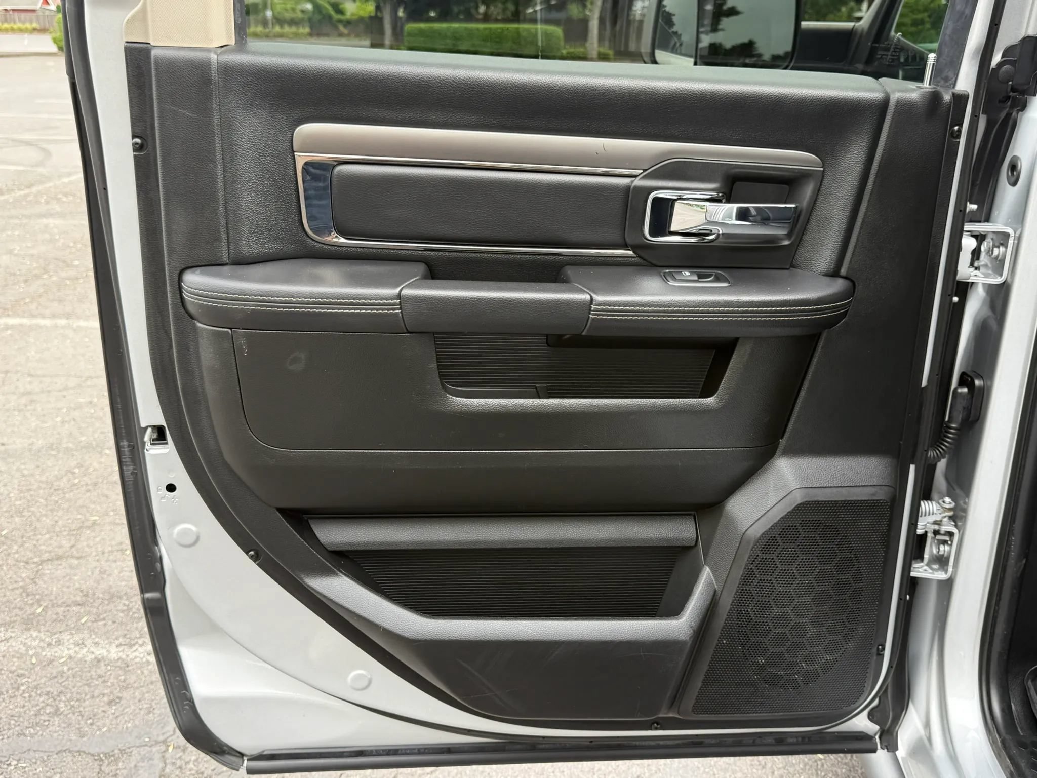Used 2018 RAM 2500 Laramie w/ Sport Appearance Group AWD/4WD image 30