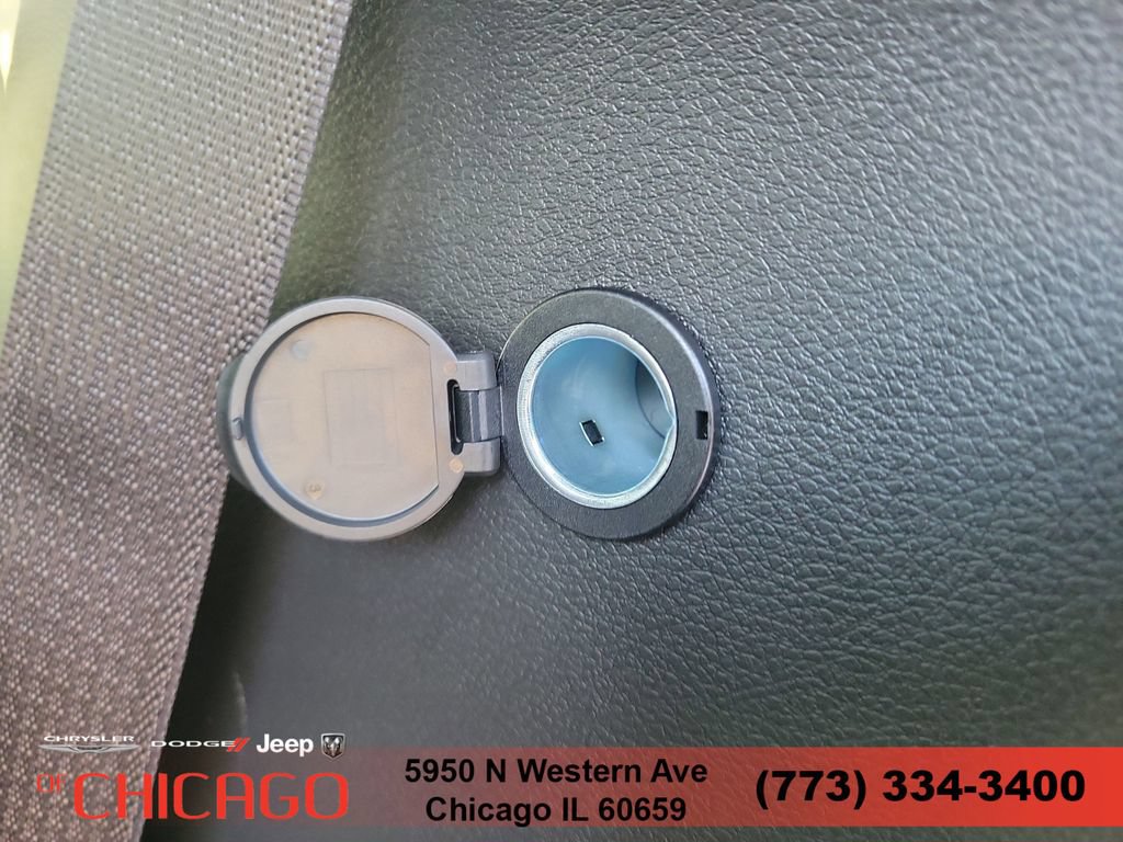 New 2026 Chrysler Pacifica Select AWD/4WD image 9