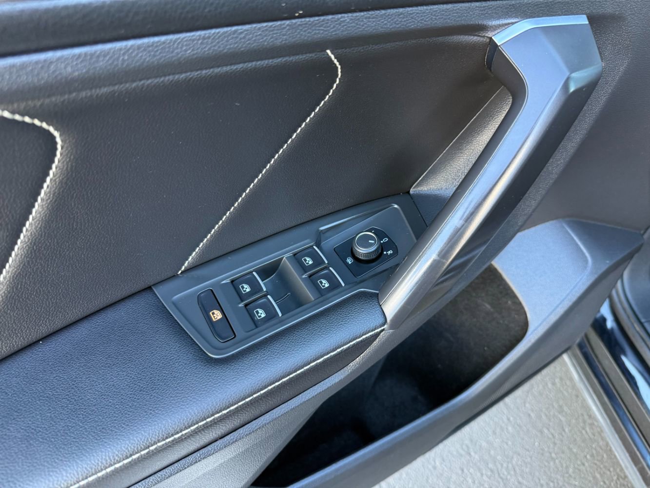 Used 2023 Volkswagen Tiguan SE image 23