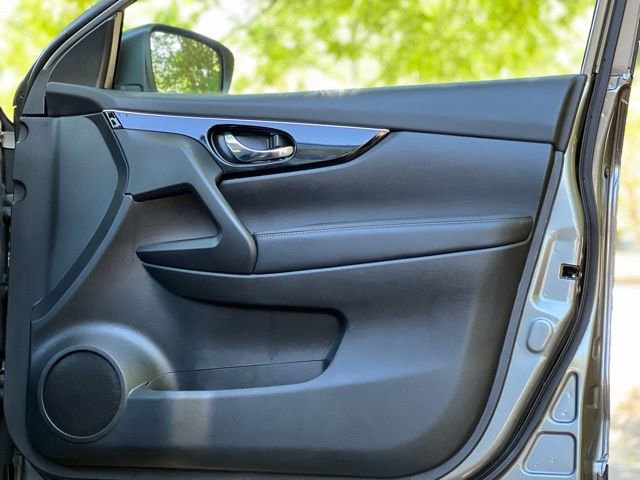 Used 2017 Nissan Rogue Sport SL AWD/4WD image 22