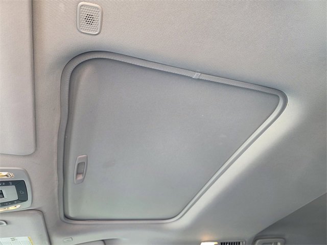 Used 2025 Toyota Sienna XLE image 18