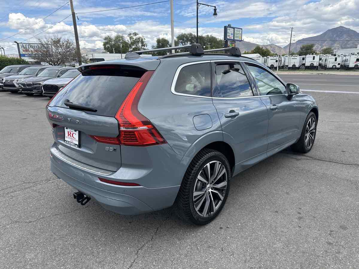 Used 2022 Volvo XC60 B5 Momentum w/ Climate Package image 5
