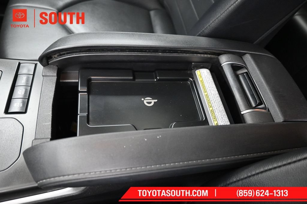 Used 2021 Toyota Highlander XLE AWD/4WD image 20