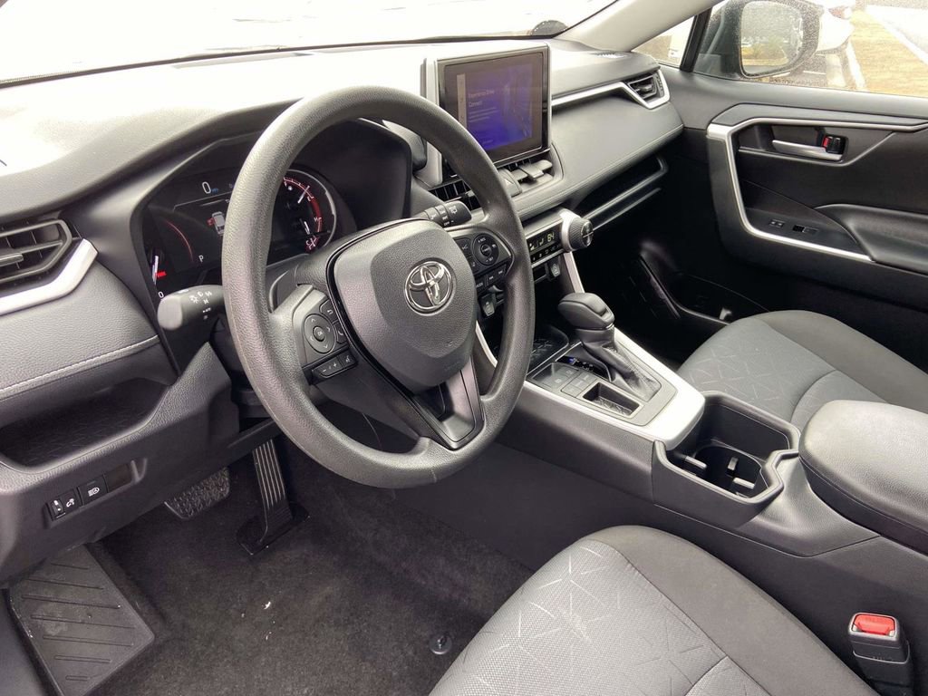 Used 2025 Toyota RAV4 XLE image 17