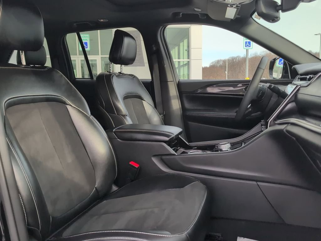 Used 2023 Jeep Grand Cherokee Altitude image 13