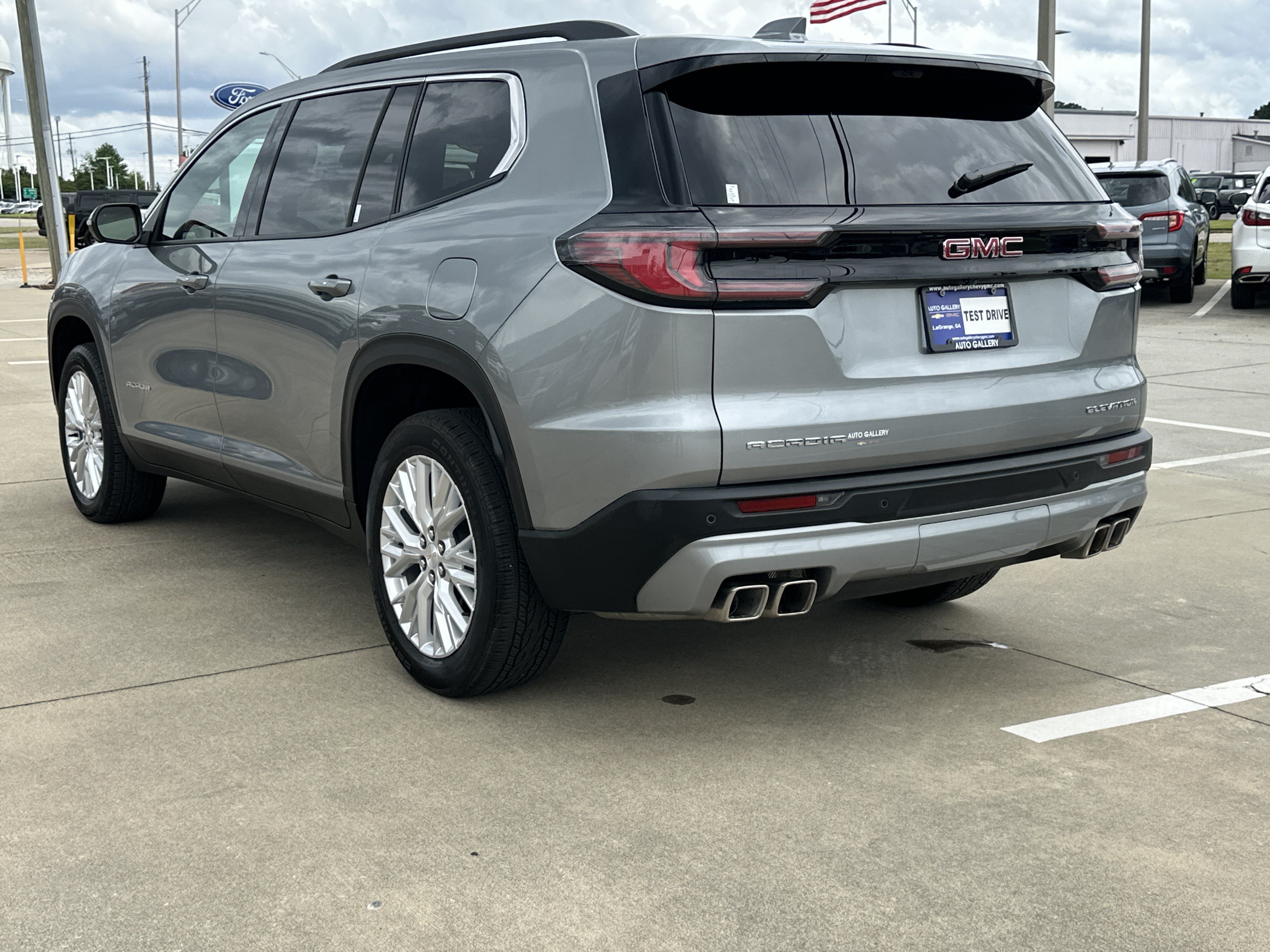 Certified 2026 GMC Acadia Elevation w/ Elevation Premium Package FWD image 11