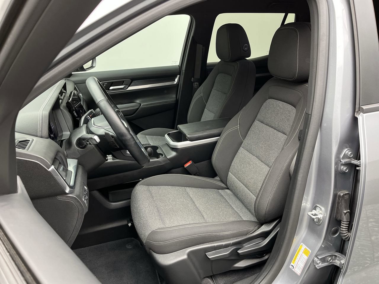 Certified 2025 GMC Terrain Elevation w/ Technology Package II AWD/4WD image 9