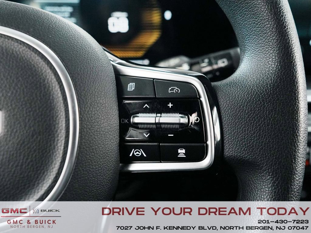 Used 2025 Kia Sorento LX image 23