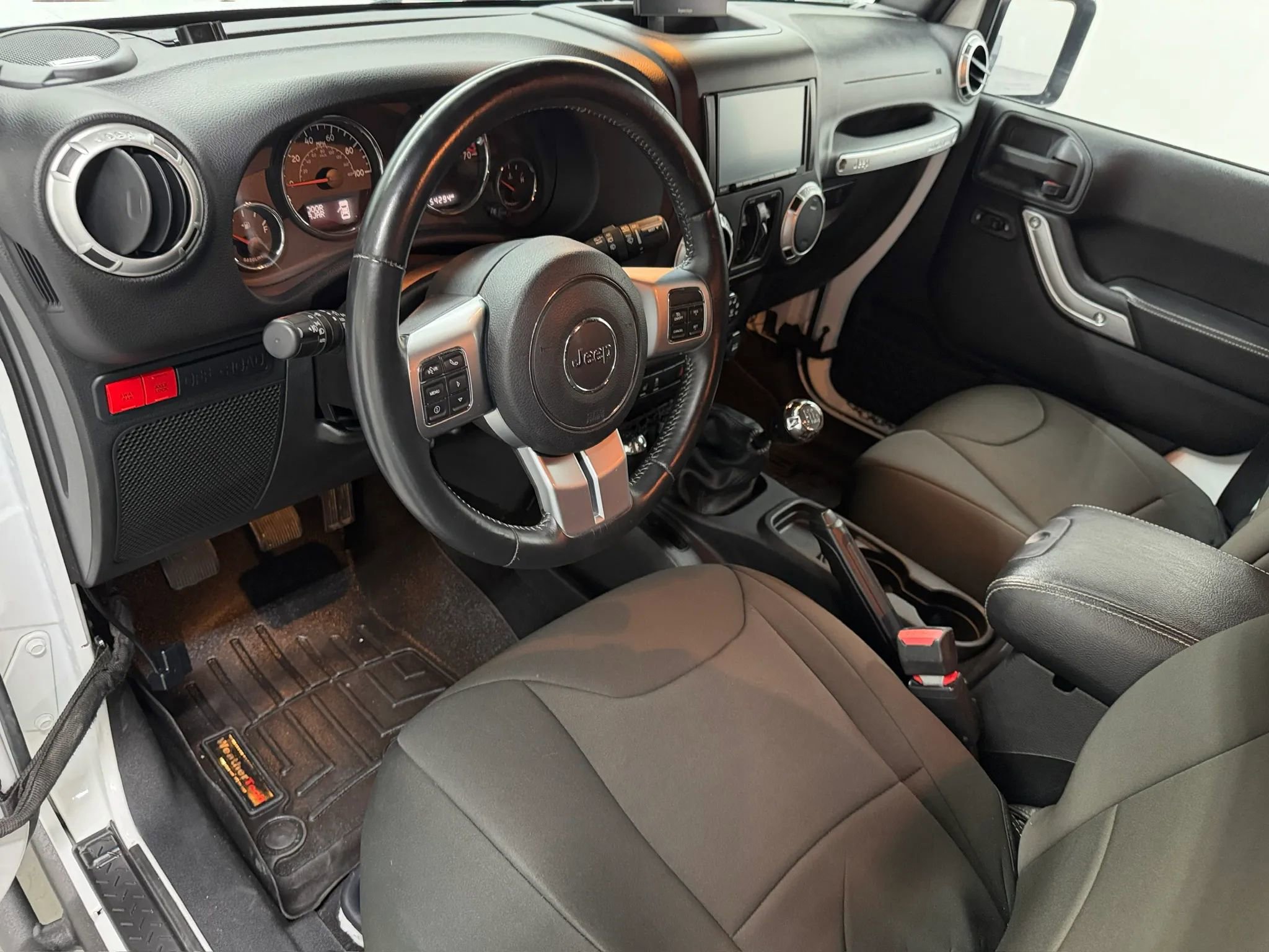 Used 2015 Jeep Wrangler Unlimited Rubicon AWD/4WD image 9