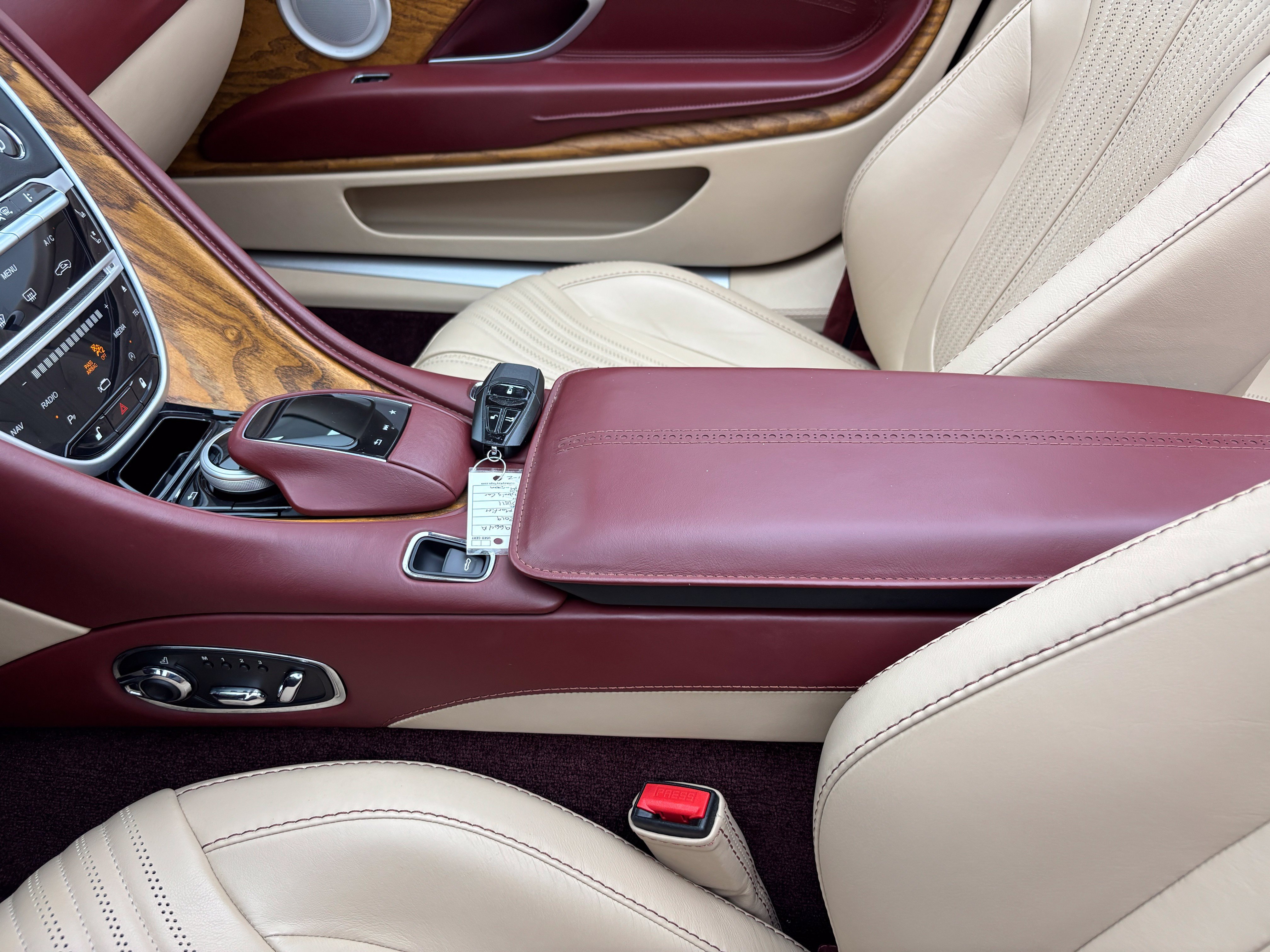 Used 2019 Aston Martin DB11 Volante RWD image 37