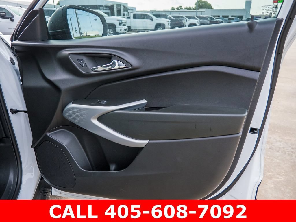 Used 2026 Chevrolet Trax LS w/ Driver Confidence Package FWD image 32