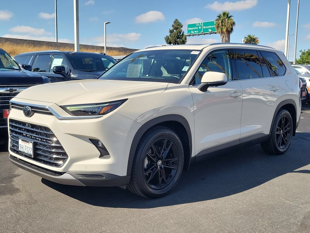 Used 2024 Toyota Grand Highlander AWD image 31