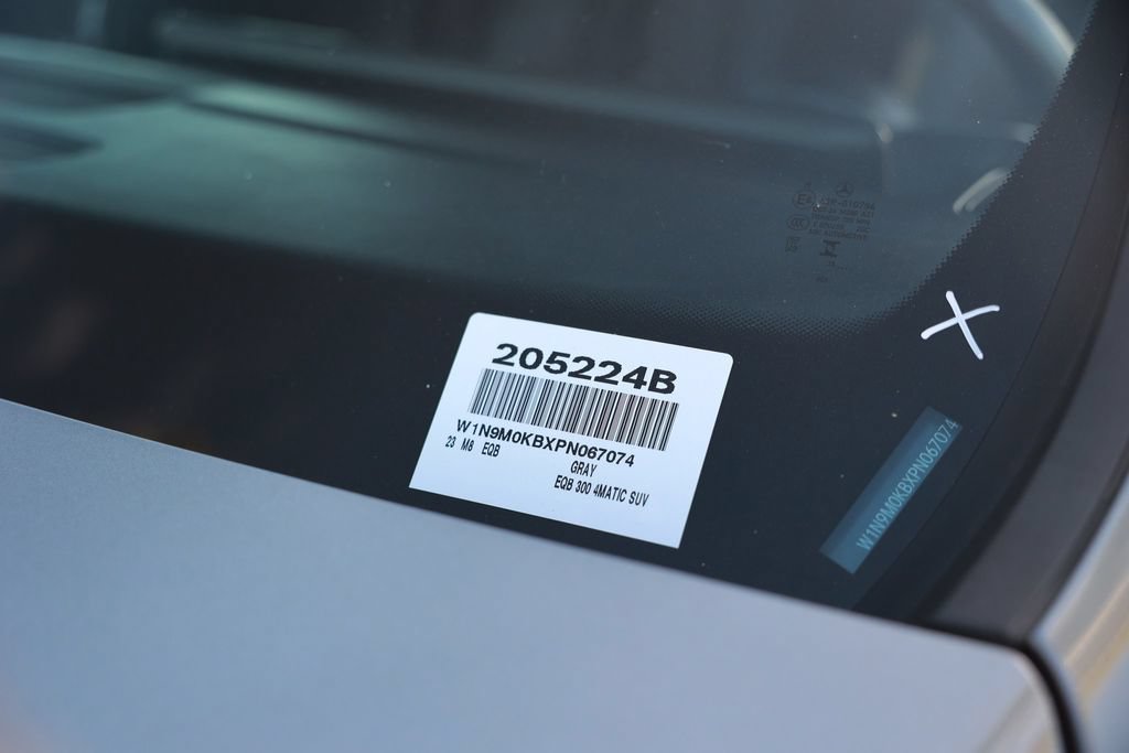 Used 2023 Mercedes-Benz EQB 300 4MATIC w/ Exclusive Package image 40
