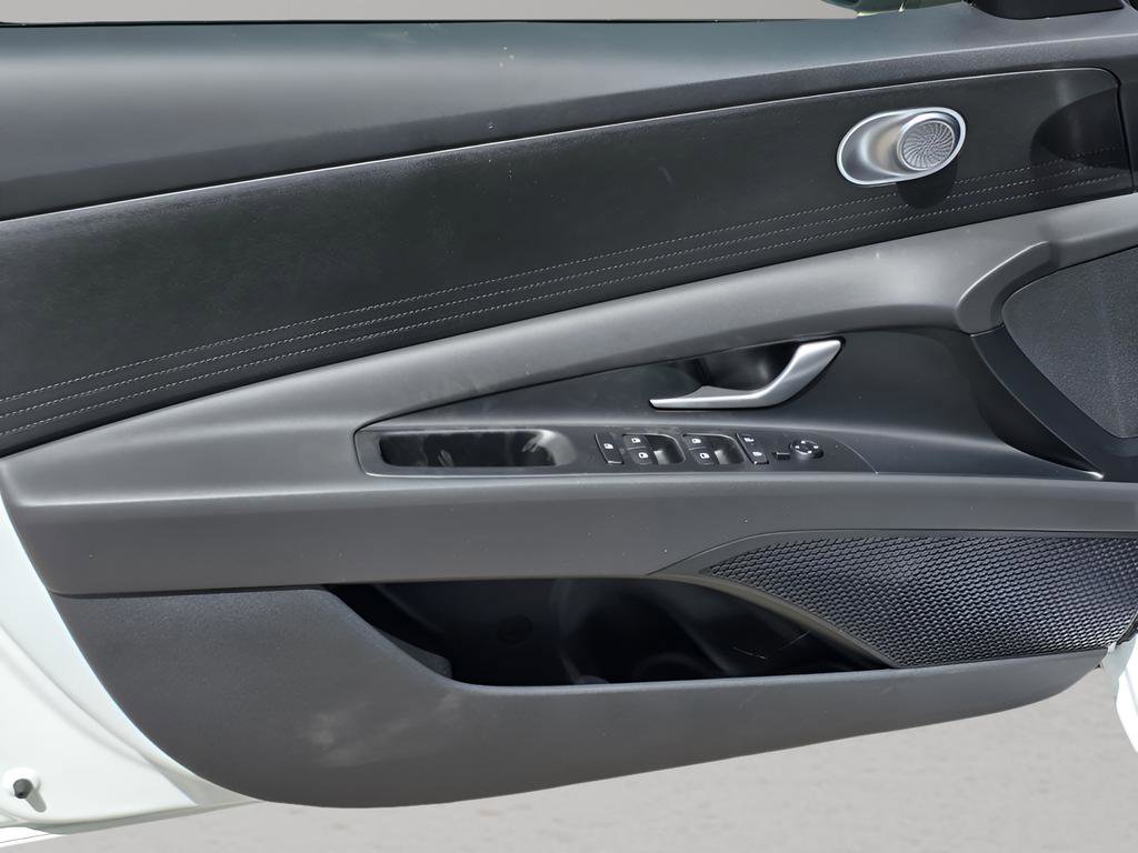 New 2026 Hyundai Elantra SE FWD image 12
