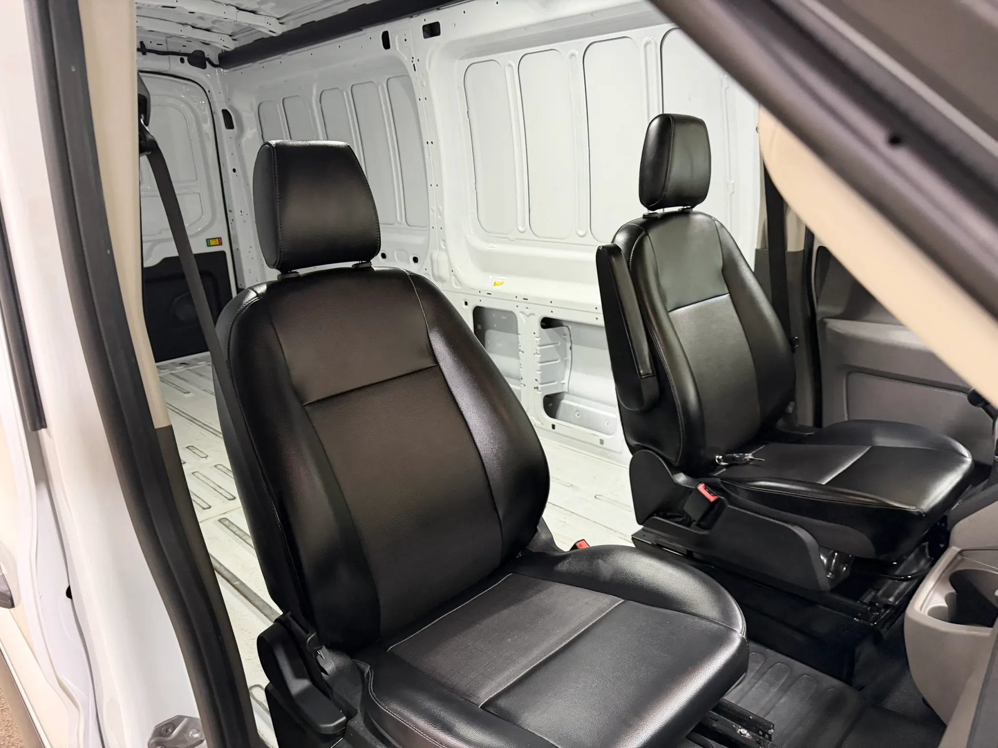 Used 2025 Ford Transit 250 148 Medium Roof RWD image 34