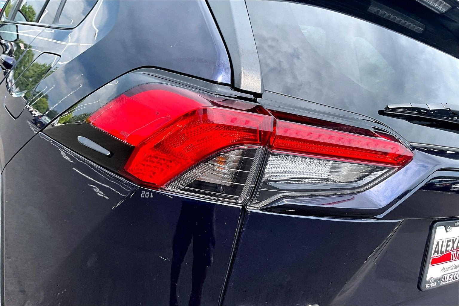Used 2020 Toyota RAV4 XLE Premium AWD/4WD image 28