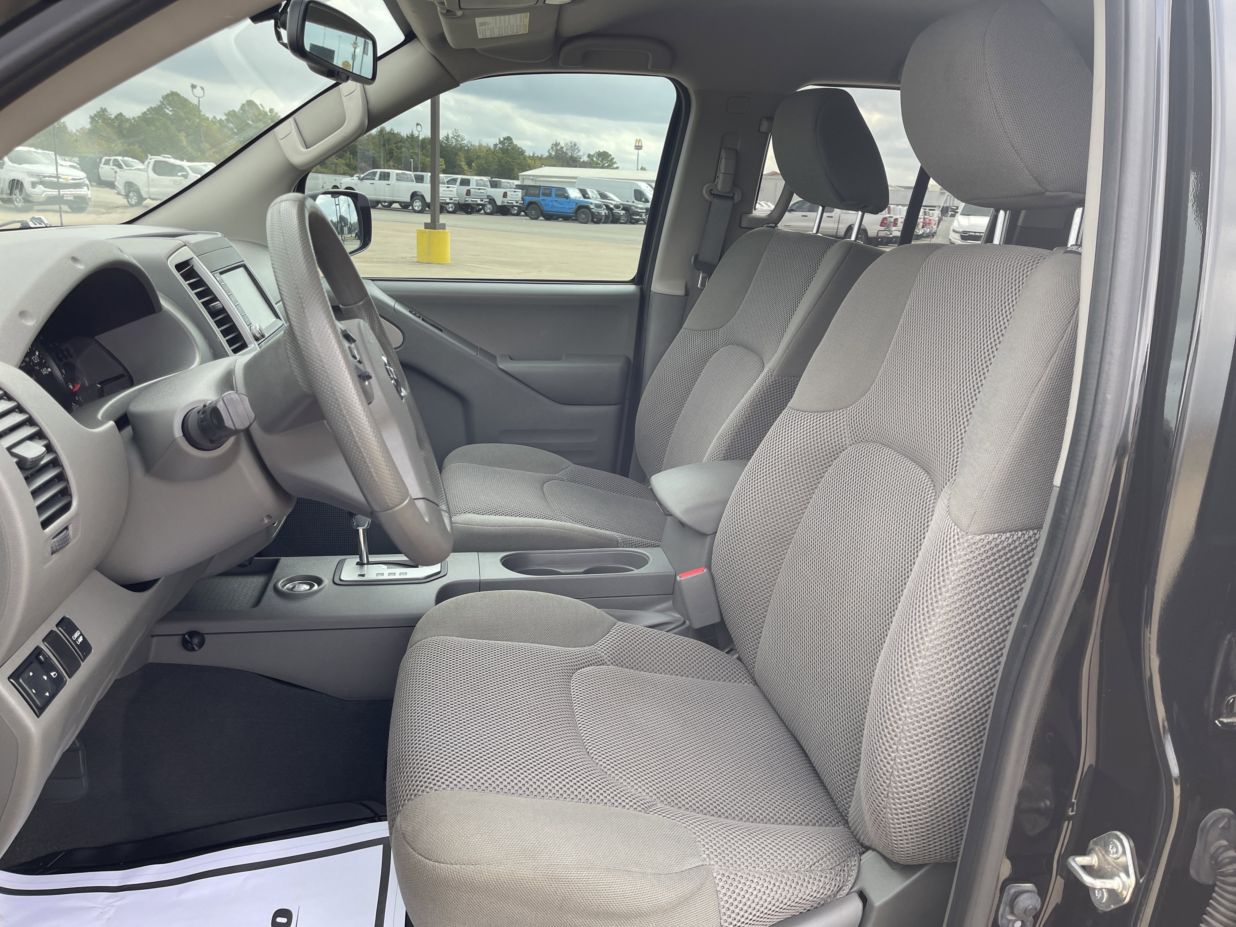 Used 2020 Nissan Frontier SV w/ Midnight Edition Floor Mats image 36