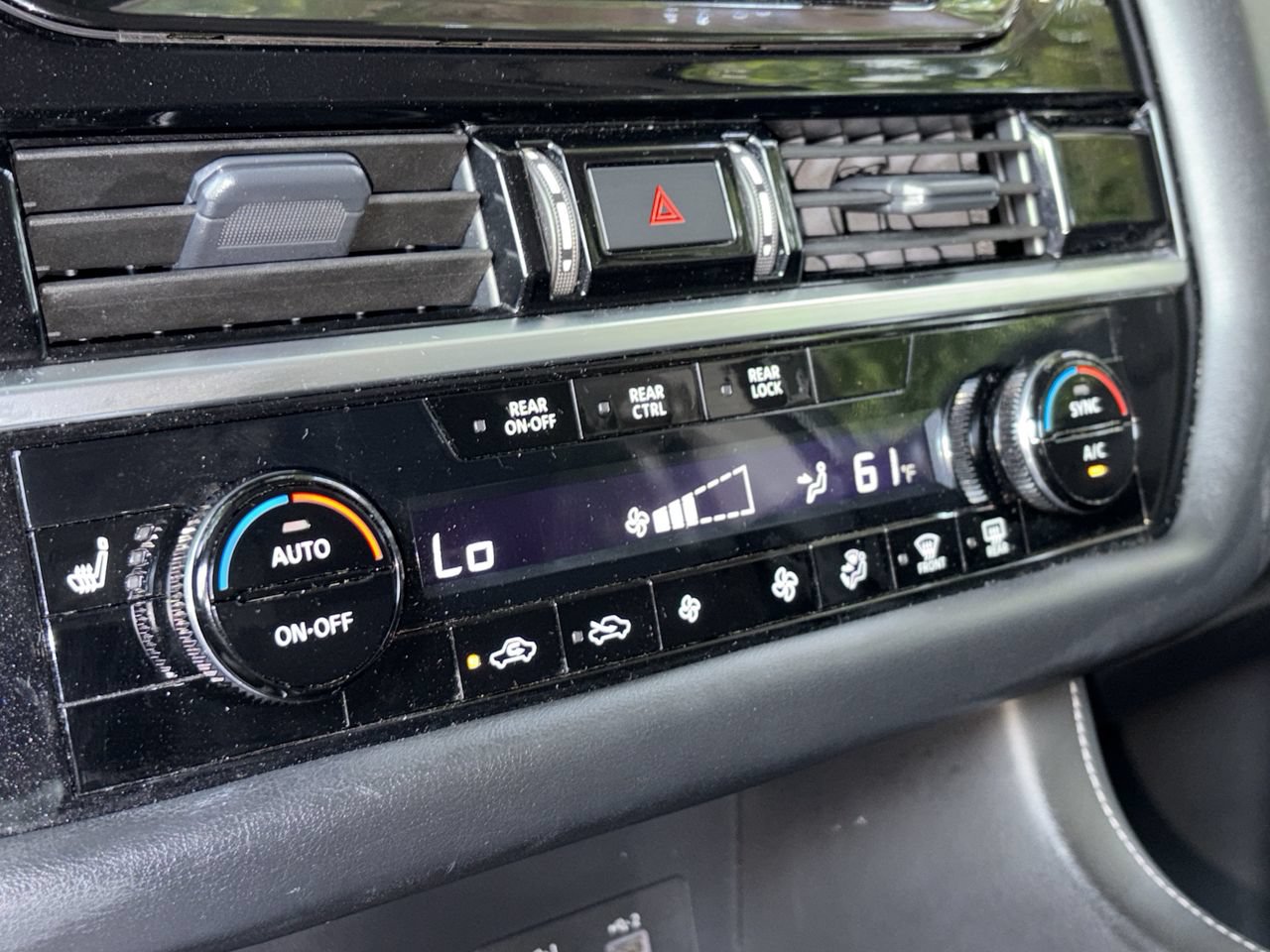 Used 2024 Nissan Pathfinder SV AWD/4WD image 5