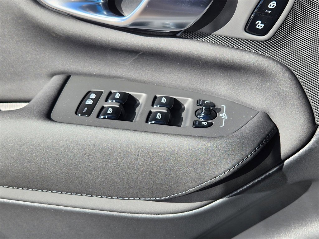 New 2026 Volvo XC90 B5 Core w/ Protection Package image 4