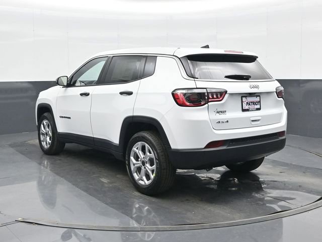 Used 2025 Jeep Compass Sport image 2