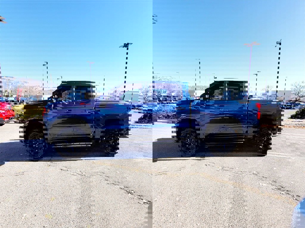 Used 2021 Chevrolet Silverado 1500 LT Trail Boss w/ Convenience Package II image 2