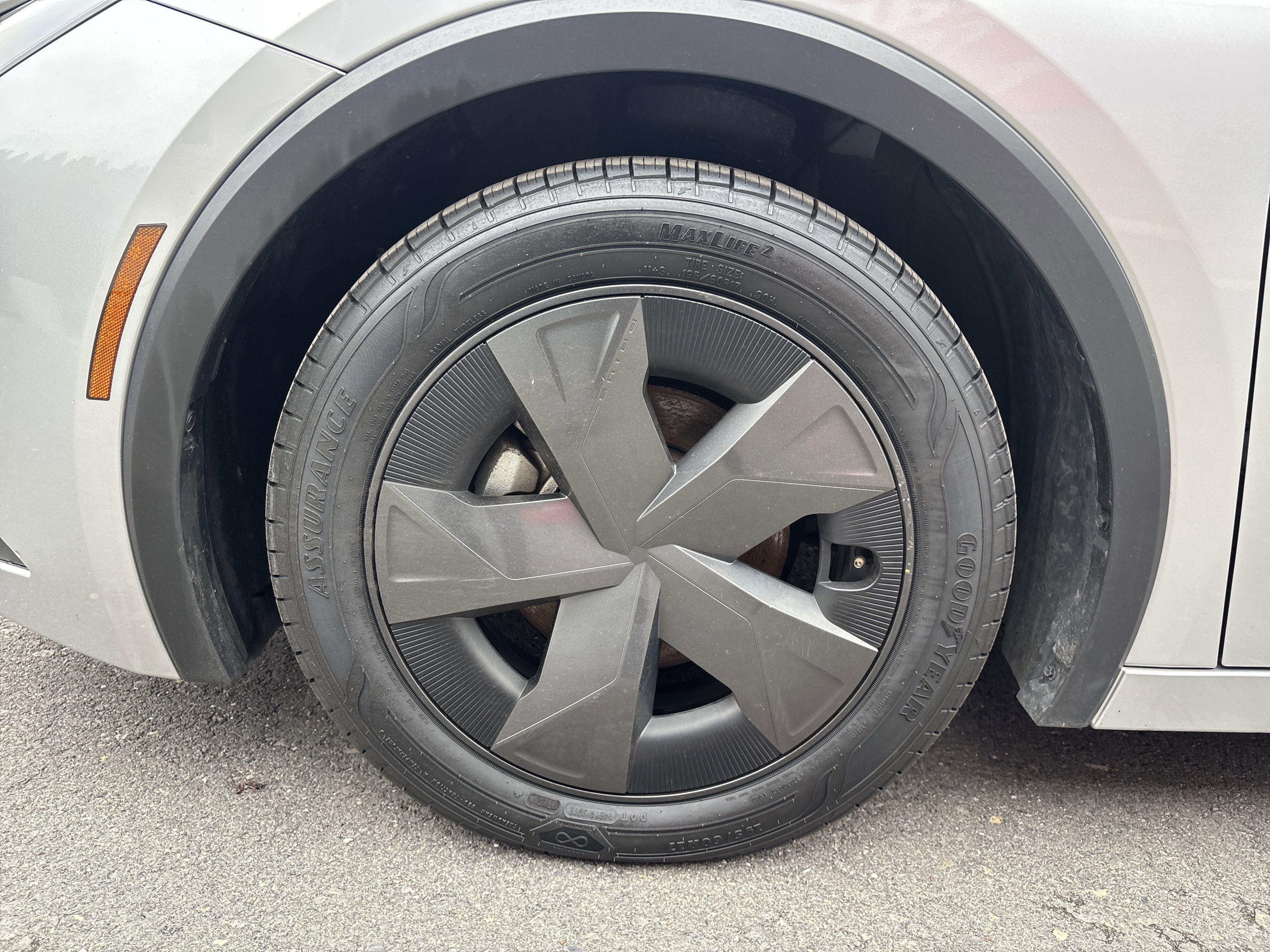 Used 2024 Toyota Prius LE image 11