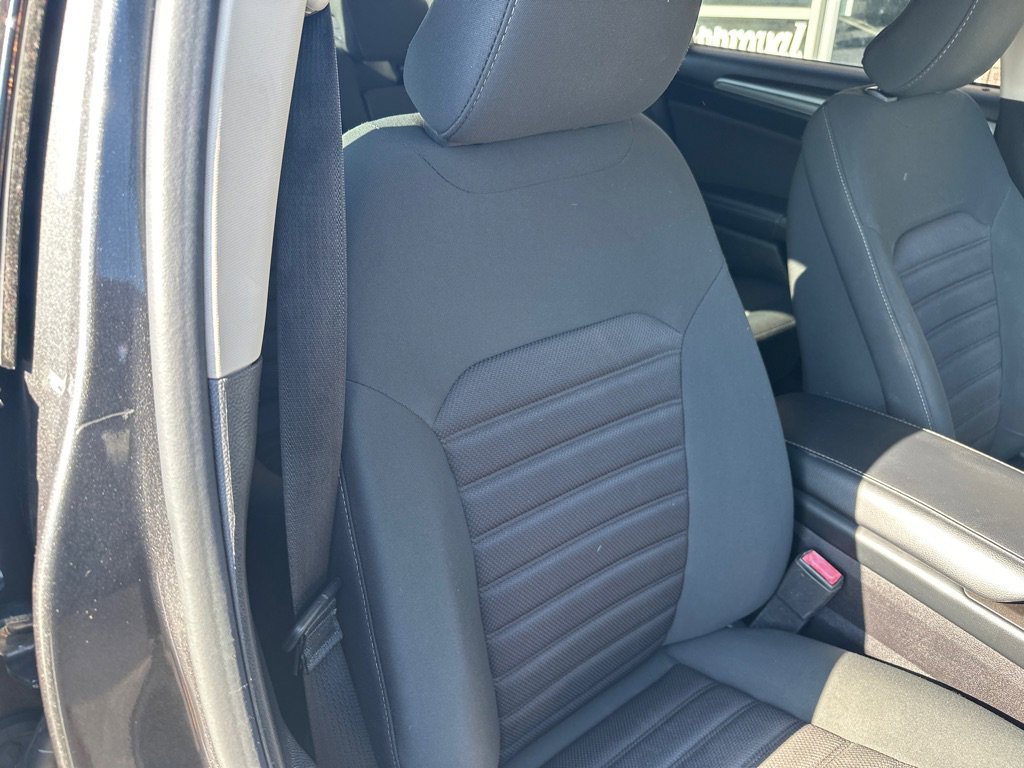 Used 2018 Ford Fusion SE w/ Fusion SE Technology Package FWD image 10