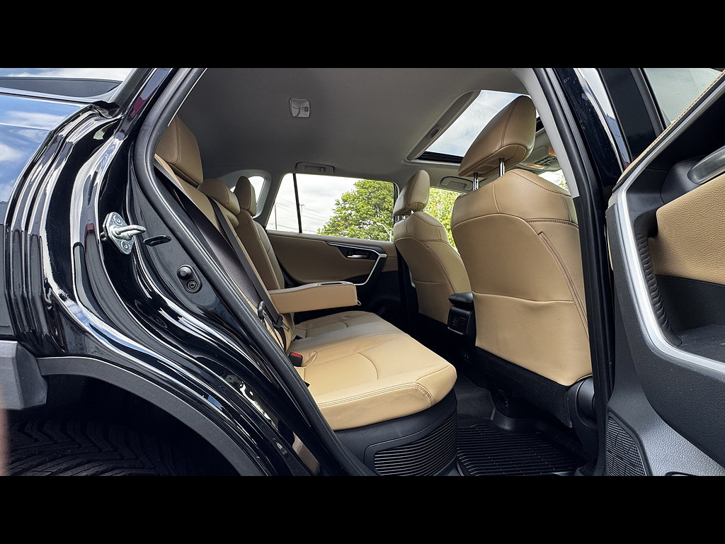 Used 2019 Toyota RAV4 Limited w/ Carpet Mat Package AWD/4WD image 27