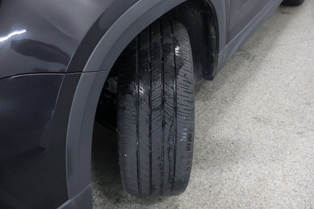 Used 2023 Volkswagen Taos SE w/ Panoramic Sunroof Package image 4