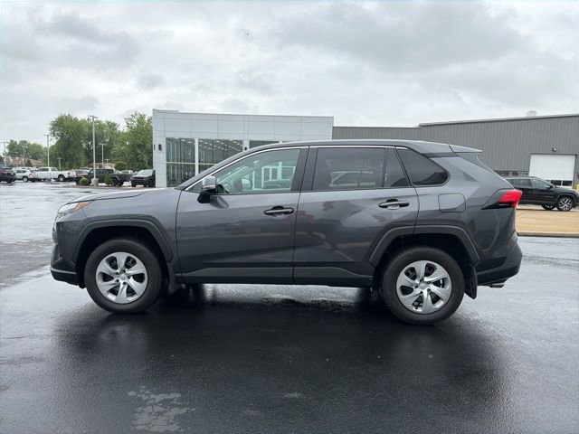 Used 2023 Toyota RAV4 LE AWD/4WD image 4