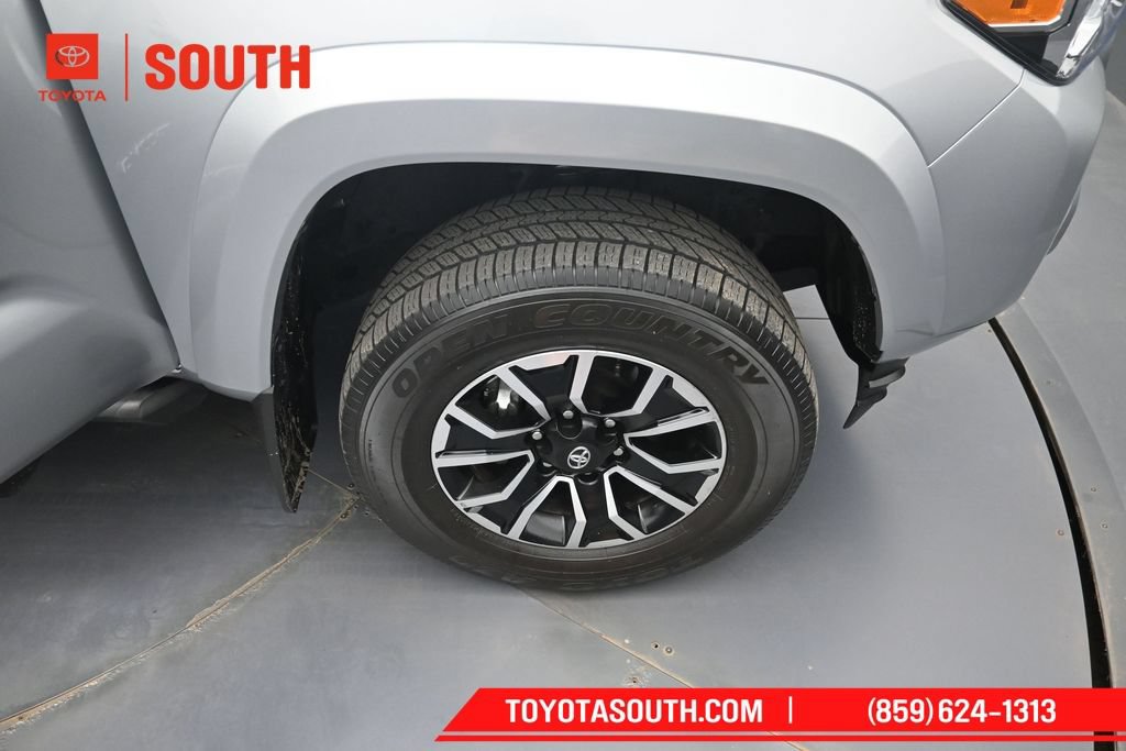 Used 2023 Toyota Tacoma TRD Sport AWD/4WD image 30
