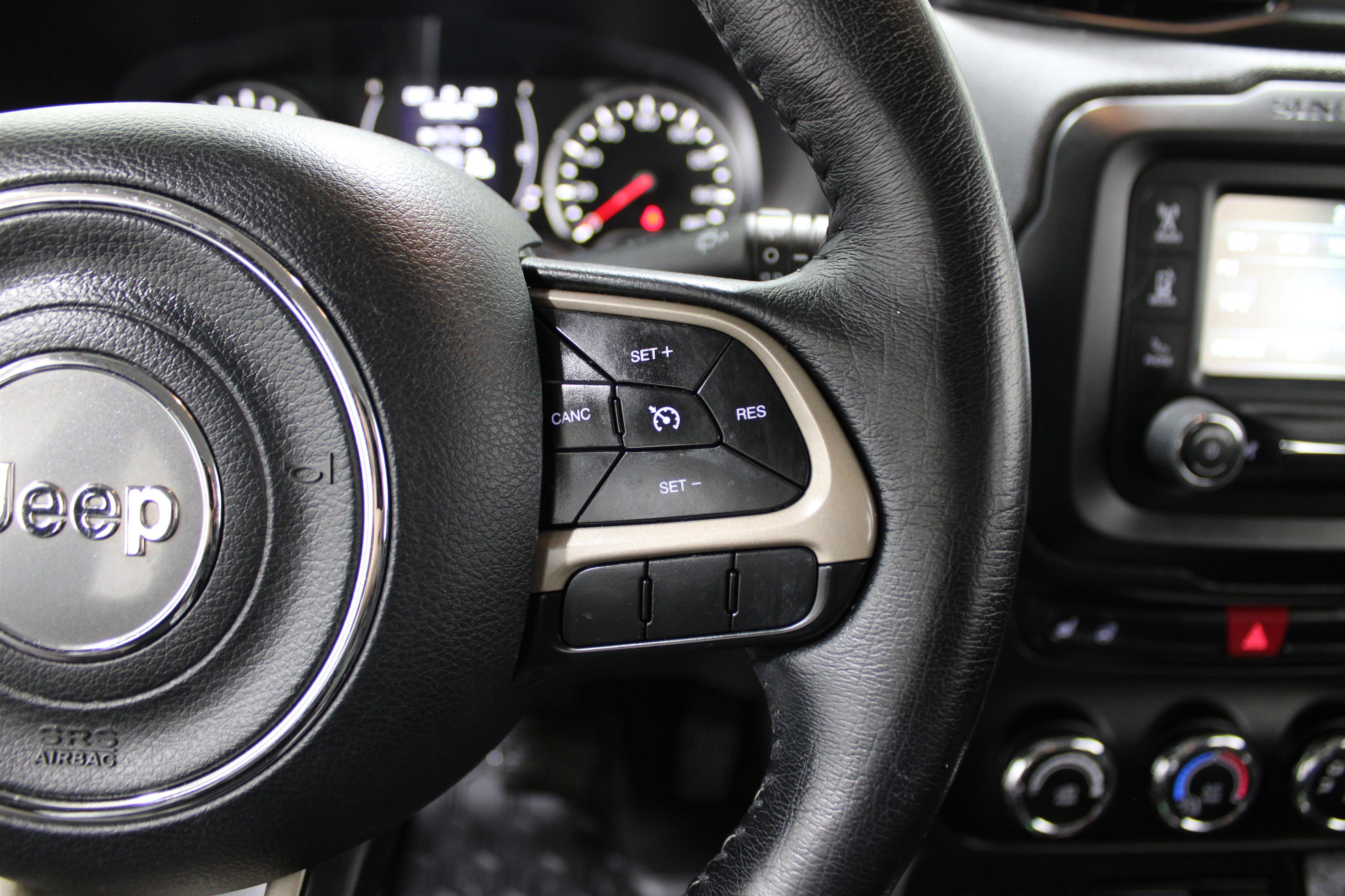 Used 2016 Jeep Renegade Latitude w/ Cold Weather Group image 11