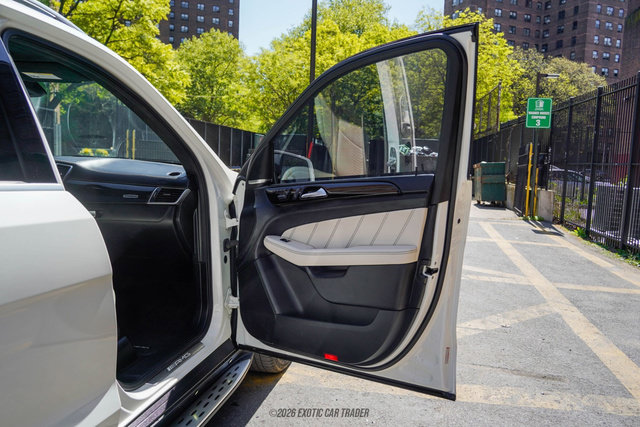 Used 2015 Mercedes-Benz ML 63 AMG 4MATIC image 19