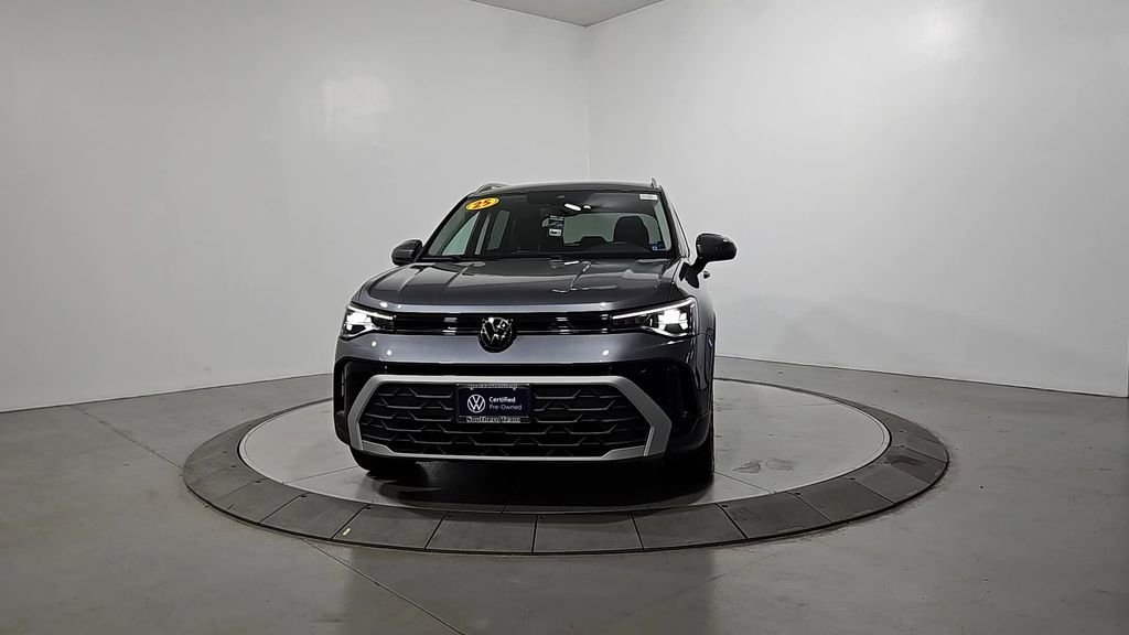 Certified 2025 Volkswagen Taos SE FWD image 9