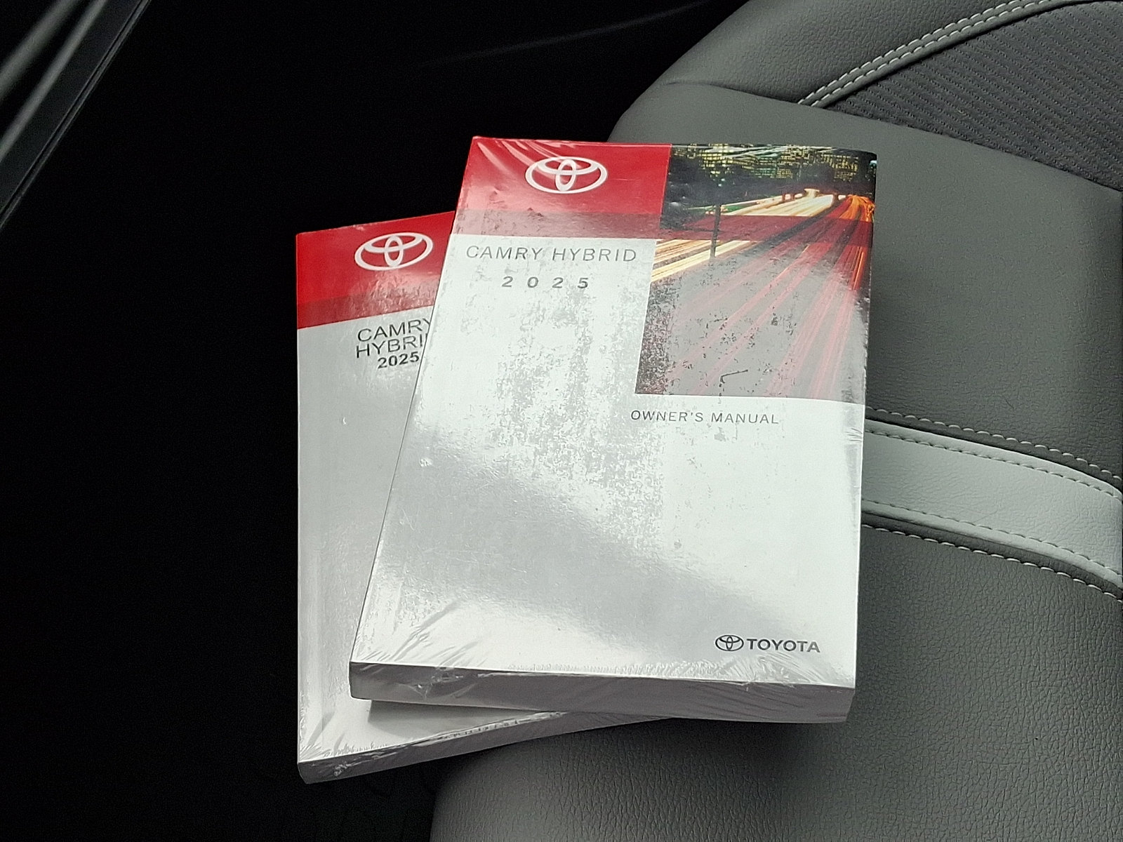 Used 2025 Toyota Camry SE w/ Convenience Package FWD image 24