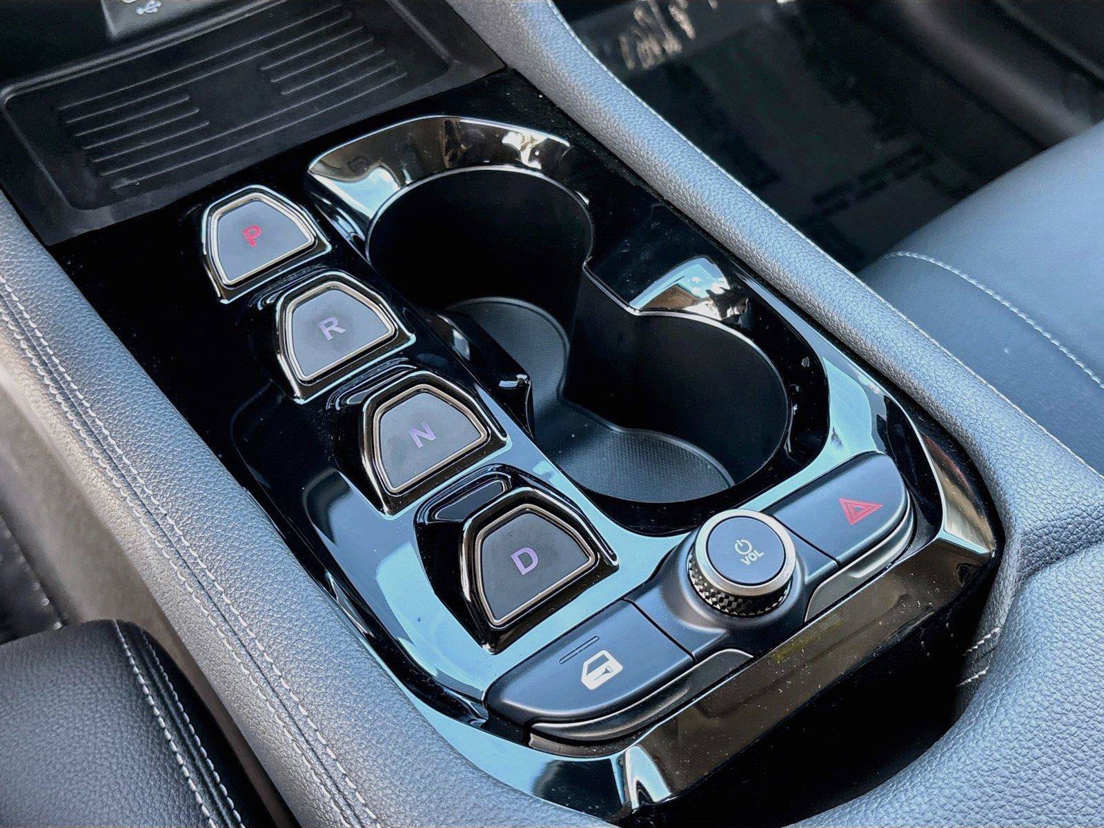 New 2027 VinFast VF 8 Eco AWD/4WD image 16